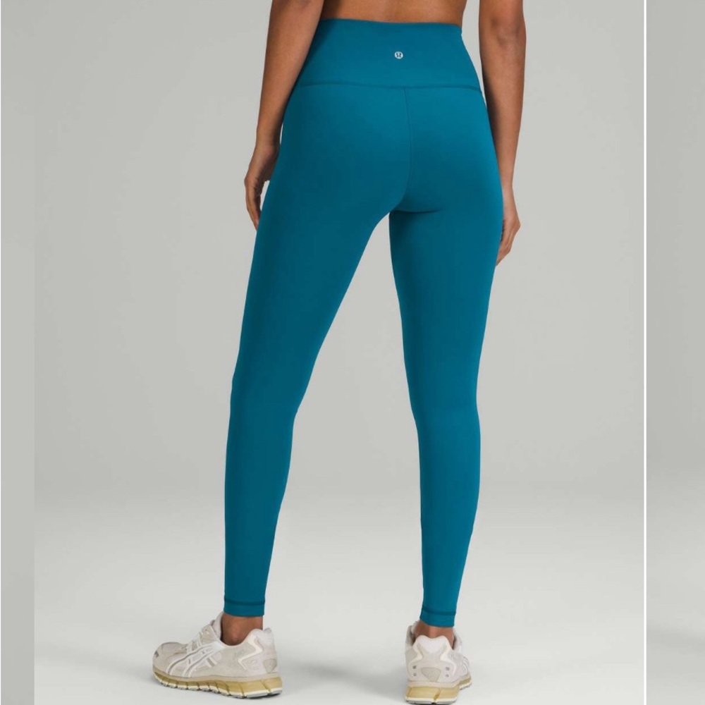 Lululemon Wunder Train High-Rise Tight 28" in color Capri sz. 6